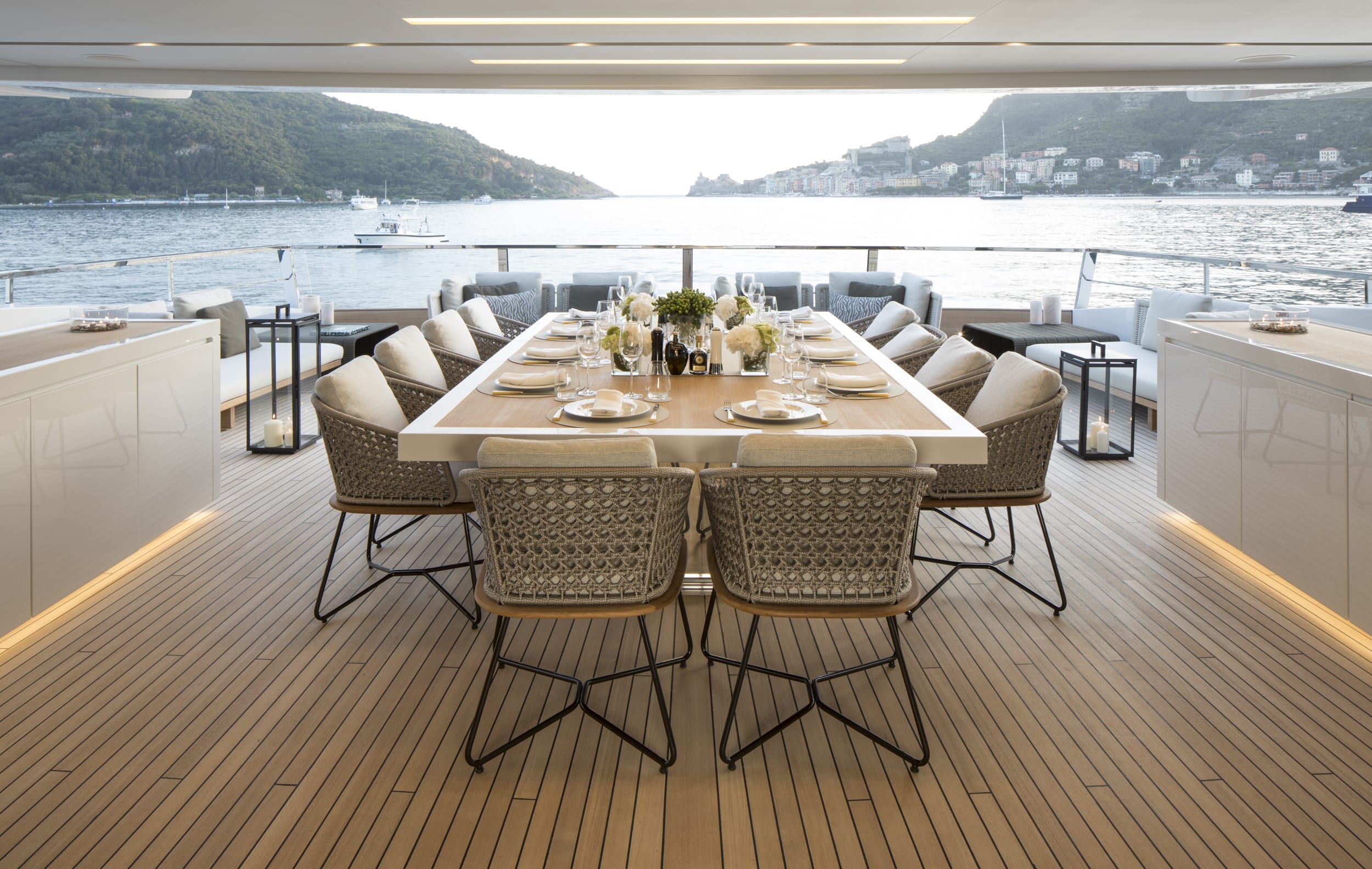 52m Sanlorenzo Seven Sins - dining area on deck